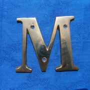 Messing letters 8 cm M